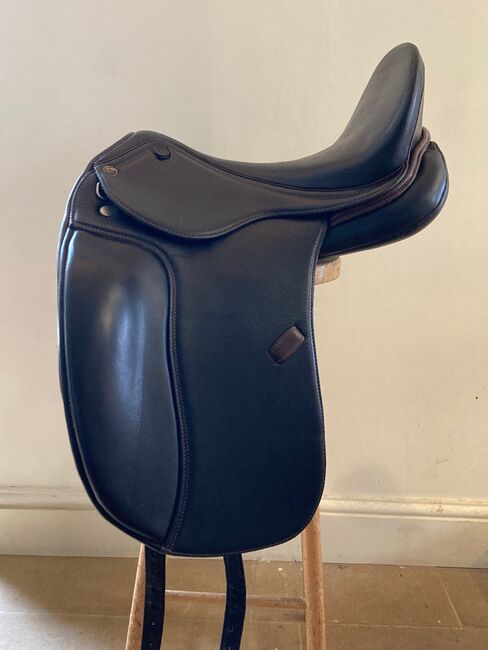 Deuber Novaflex Dressage Doublee - 18", Deuber Novaflex Dressage Doublee, Ella Jones, Dressage Saddle, Nailsworth, Gloucestershire 