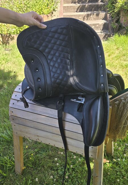 Deuber und Partner El Campo Shorty, Deuber El Campo Shorty, Gudrun König , Baroque Saddle, Blieskastel, Image 4