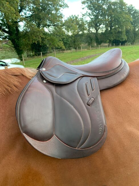 Devoucoux jumping saddle, Devoucoux , Megan Burbridge, Jumping Saddle, Wisborough Green, Image 3