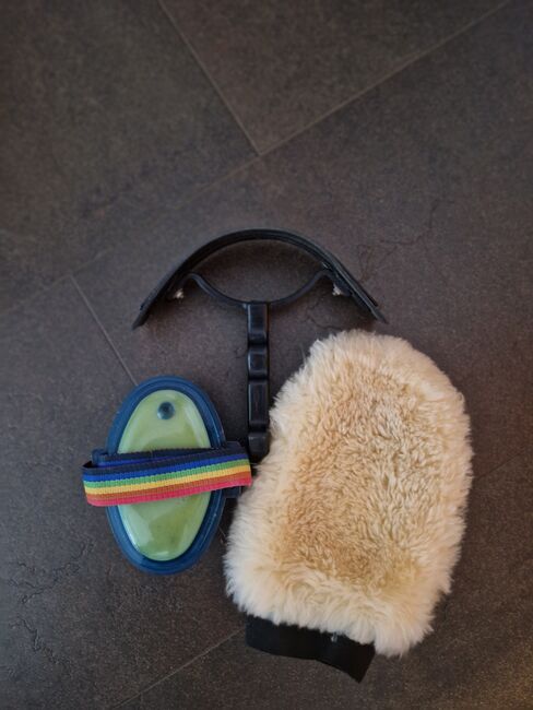 verschiedene Putzsachen, Maren, Grooming Brushes & Equipment, Reutte