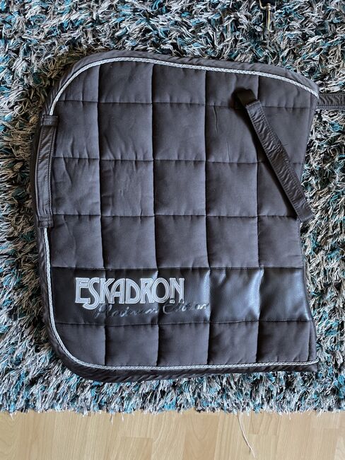 Unterschiedlichste Schabracken VS PD DL,Equiline, Spooks, Kingsland, Eskadron, Equiline Spooks HKM Eskadron , Vivien Mickan , Dressage Pads, Neuenhaus , Image 5