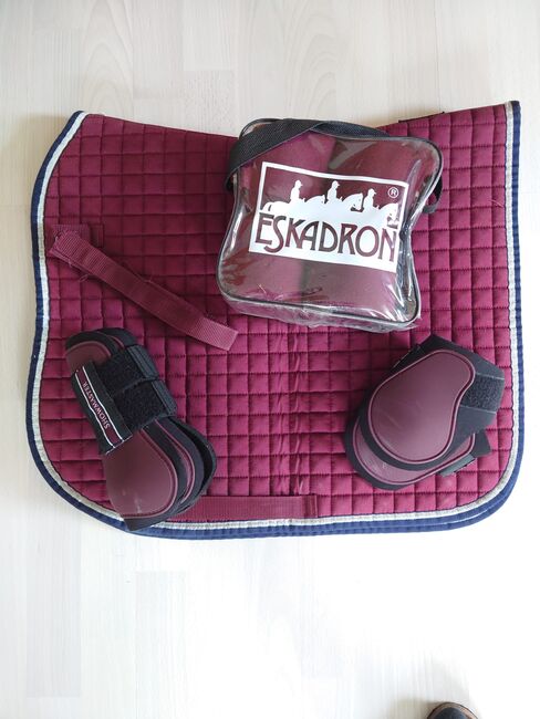 Dunkelrotes Pony-Set, Eskadron + Showmaster, Janina Beilfuß, Dressage Pads, Ahrensbök
