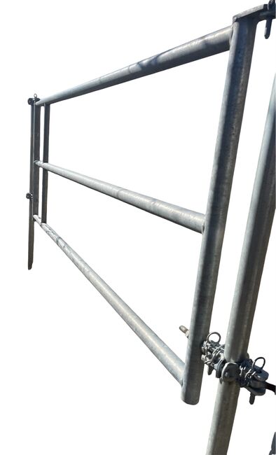 Schwenkbare und ausziehbare Tore, Glam Bridle, Tack Room & Stable Supplies, Gottshaus , Image 3