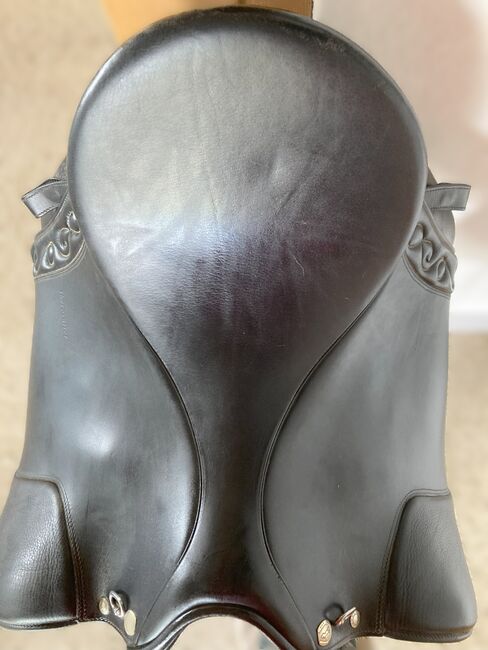 Dressage Andaluz - Premium Line Dressur - Glattleder 17,5" schwarz, Iberosattel Dressage Andaluz - Premium Line Dressur, Anja Lenz, Dressursattel, Straden, Abbildung 3