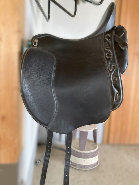 Dressage Andaluz - Premium Line Dressur - Glattleder 17,5" schwarz, Iberosattel Dressage Andaluz - Premium Line Dressur, Anja Lenz, Dressursattel, Straden