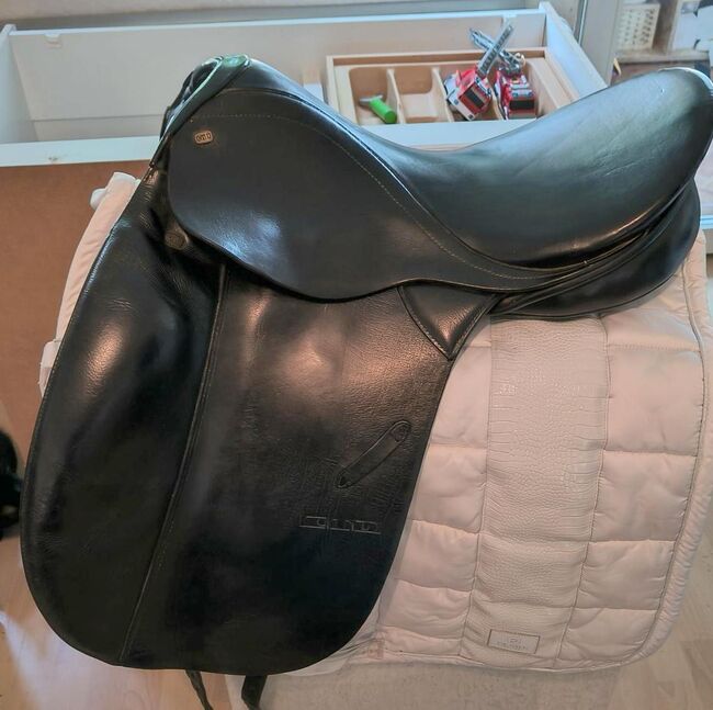 Dressursattel 17 Zoll Große Pausche Gut erhalten Sattel Stübben Trense Pony, Stübben  CTD, Saskia, Dressage Saddle, Geesthacht