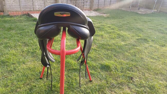 Dressage saddle 17 inch wide, Black country Optima, Andrew Bland, Dressursattel, Cheddington