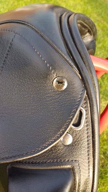 Dressage saddle 17 inch wide, Black country Optima, Andrew Bland, Siodła ujeżdżeniowe, Cheddington, Image 2