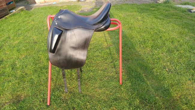 Dressage saddle 17 inch wide, Black country Optima, Andrew Bland, Siodła ujeżdżeniowe, Cheddington, Image 8