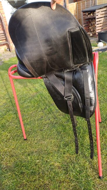 Dressage saddle 17 inch wide, Black country Optima, Andrew Bland, Siodła ujeżdżeniowe, Cheddington, Image 3