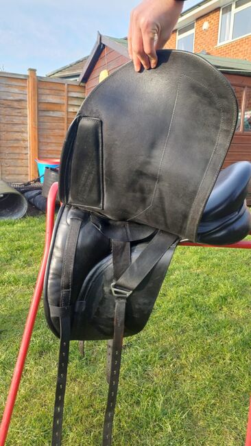 Dressage saddle 17 inch wide, Black country Optima, Andrew Bland, Siodła ujeżdżeniowe, Cheddington, Image 4