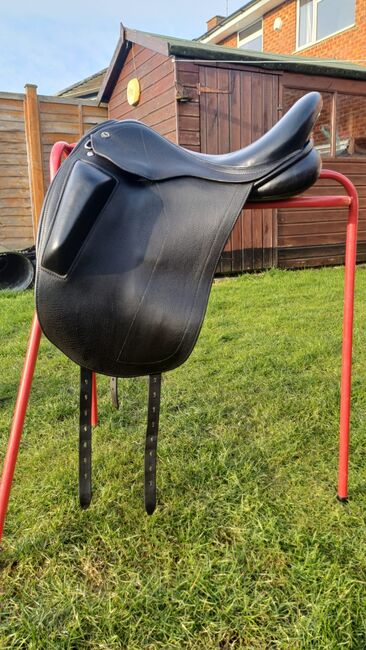 Dressage saddle 17 inch wide, Black country Optima, Andrew Bland, Dressage Saddle, Cheddington, Image 7