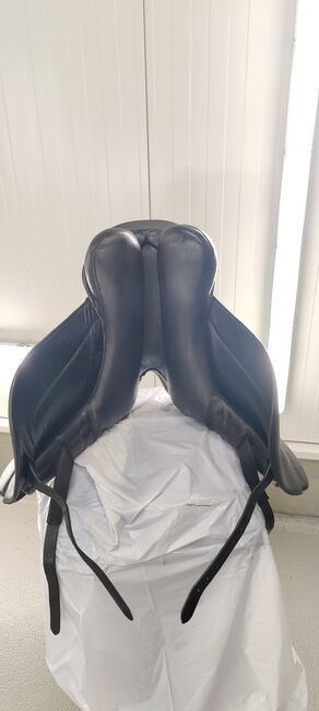 Dressursattel der Marke Hennig, sehr bequem und neu aufbereitet, Hennig, Saskia Nowottny , Dressage Saddle, Poppenhausen , Image 3