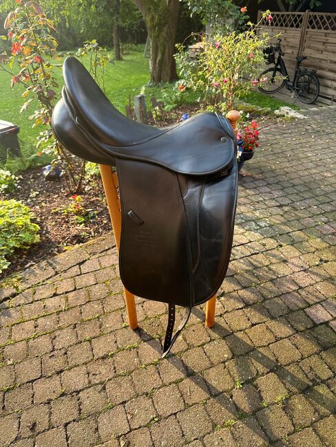 Dressursattel der Marke Stübben Maestoso de luxe in 17 zoll + Zubehör, Stübben  Maestoso de luxe , Elisabeth , Dressage Saddle, Drensteinfurt , Image 2