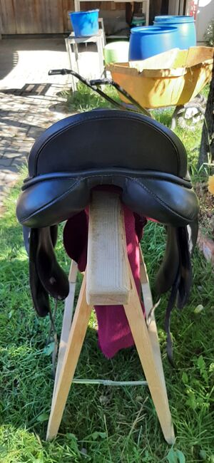 Dressursattel Busse Solibel 17,5 / 33 aufgesetzte Pauschen, Busse Solibel , Maresa, Dressage Saddle, Pfullingen, Image 2