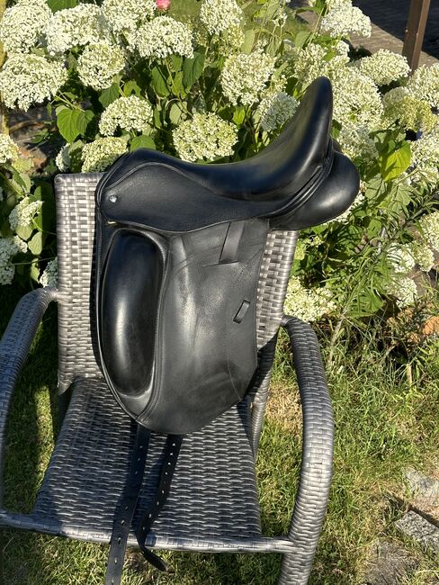 Dressursattel Custom Wolfgang Omni Monoflap weich und bequem, Custom  Wolfgang Omni Monoflap, Strandpferde, Dressage Saddle, Rondeshagen 