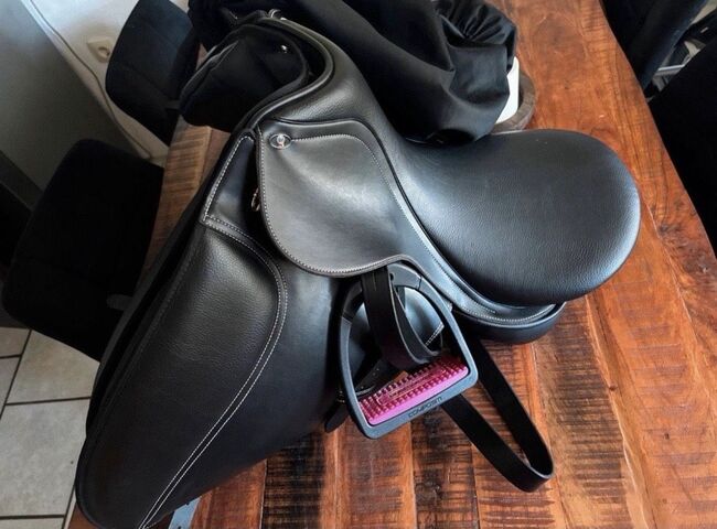 DRESSURSATTEL ECONOMIC, SYNTHETIK, Waldhaus, Lisa-Marie Rödel, Dressage Saddle, Marienheide 