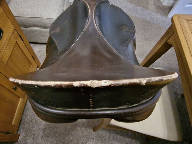 Dressage saddle- Leather spring tree, Ellise, Siodła ujeżdżeniowe, Worksop , Image 6