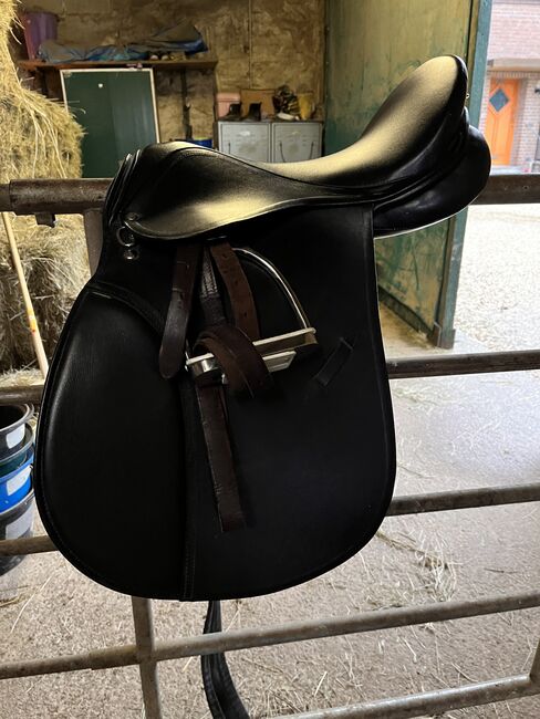 Dressursattel wie neu 16,5, Leonie :) , Dressage Saddle, Linnich