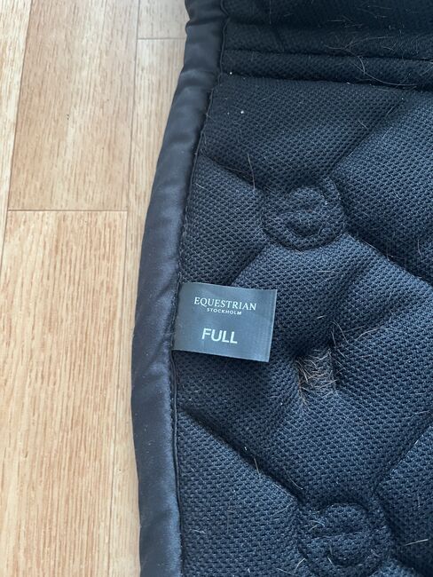 Dressurschabracke All Black Glimmer inklusive Versand, Equestrian Stockholm  All Black Glimmer Dressurschabracke , Hanna Tönnies, Dressage Pads, Barby, Image 2