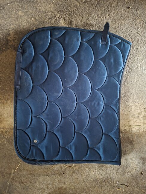 Dressurschabracke in Dunkelblau - Eleganter Schuppenstepp - Gebraucht, Michelle wilms , Dressage Pads, Utzenaich 