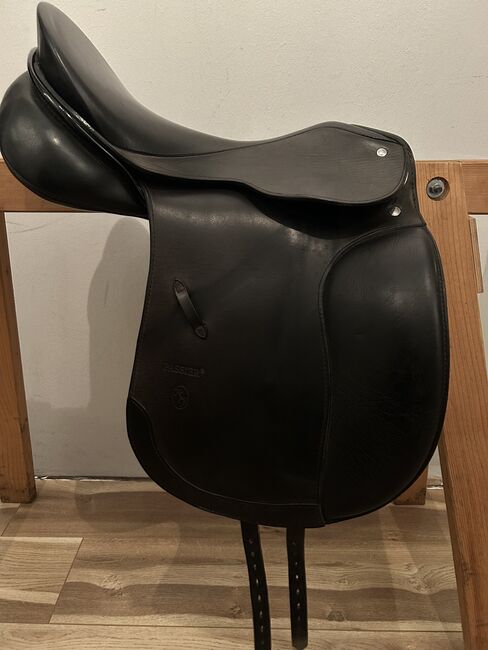 Dressursattel Passier weite Kammer 17,5 verbr. Kopfeisen Friese, Passier GT D, Aki , Dressage Saddle, Edemissen, Image 3