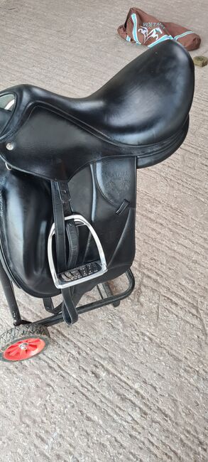 Dressage saddle, Volatile  Aladeal , Lesley Bradshaw, Dressursattel, Chester, Abbildung 4