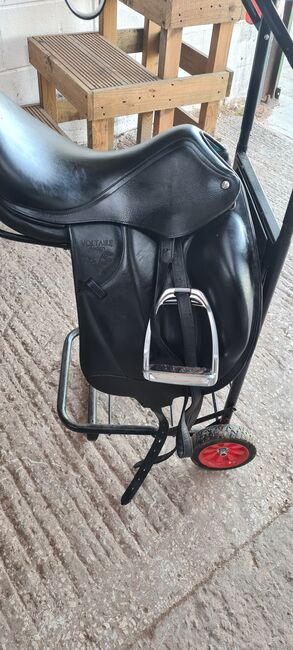 Dressage saddle, Volatile  Aladeal , Lesley Bradshaw, Dressage Saddle, Chester, Image 6
