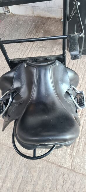 Dressage saddle, Volatile  Aladeal , Lesley Bradshaw, Dressage Saddle, Chester, Image 7