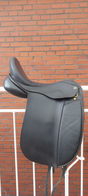 Dressursattel Walsall Riding 17,5", schwarz, mitteltiefer Sitz, Walsall Riding Company Piaffe Dressur, Viktoria Rabenow, Dressage Saddle, Münster, Image 10