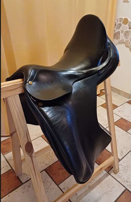 Dressursattel 17 Zoll, Spirig, Verena, Dressursattel, Kirchschlag, Abbildung 2