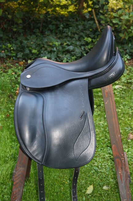 Dressursattel Ikonic EVOD04 17 Zoll austauschbares Kopfeisen, Ikonic DEV04, bd, Dressage Saddle, Allschwil