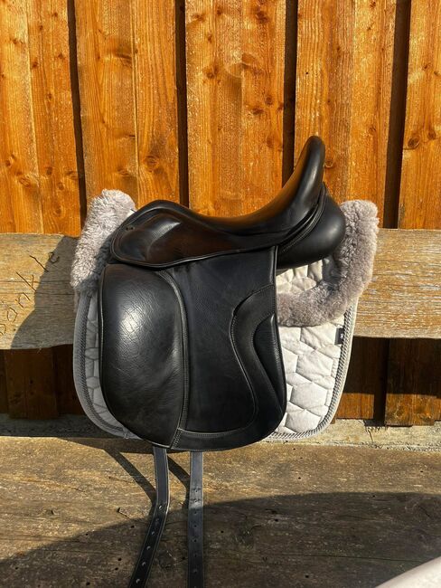 Dressursattel Kingsley D4 17 Zoll, Kingsley D4, Angela, Dressursattel, Sonnenbühl