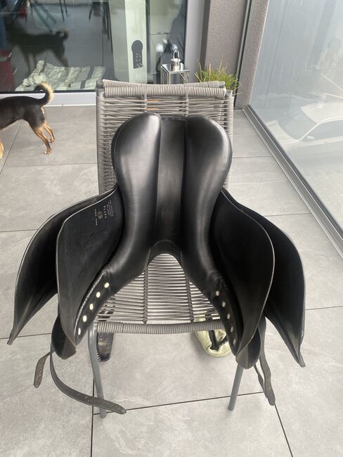 Dressursattel Röösli Pilatus 17 Zoll, Röösli Pilatus, Veronique Van Baelen, Dressage Saddle, Feuerthalen, Image 4