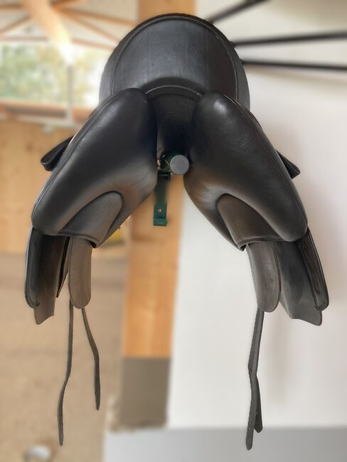 Dressage Andaluz - Premium Line Dressur - Glattleder 17,5" schwarz, Iberosattel Dressage Andaluz - Premium Line Dressur, Anja Lenz, Dressage Saddle, Straden, Image 2