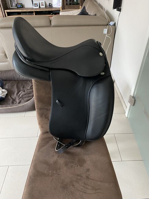 Dressursattel ARR / Schöneich / Stübben, schwarz, 17 Zoll mit Sattelschoner, Stübben in Zusammenarbeit mit Familie Schöneich (ARR) und dem Sattler Christoph Hubertus, J.R., Dressage Saddle, Bedburg-Hau 