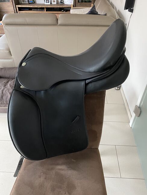 Dressursattel ARR / Schöneich / Stübben, schwarz, 17 Zoll mit Sattelschoner, Stübben in Zusammenarbeit mit Familie Schöneich (ARR) und dem Sattler Christoph Hubertus, J.R., Dressage Saddle, Bedburg-Hau , Image 3