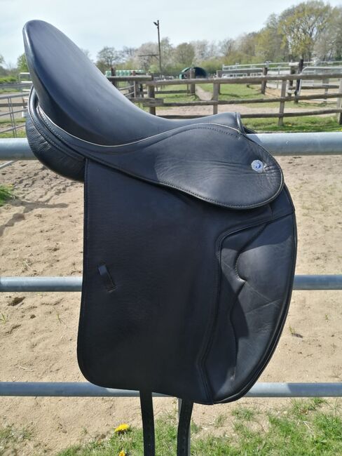 Dressursattel Butterfly Claudia 18Zoll, Butterfly Claudia, Jessica , Dressage Saddle, Hamburg, Image 2