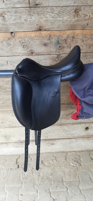 Dressursattel Equipe Rose 17" doubliert - kurze Auflage, aufgesetzte Pauschen, Equipe Rose, Maresa, Dressage Saddle, Pfullingen