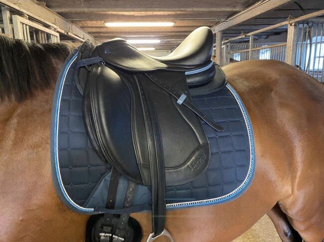 Dressursattel Ikonic „light Doppelblatt“ DHY02, Ikonic Hybrid , Nadia Neimöck, Dressage Saddle, Schleswig