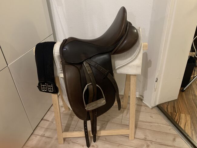 Dressur Reitsattel mit langem Blatt, Euroriding Diamant, C. B. , Dressage Saddle, Worpswede, Image 9