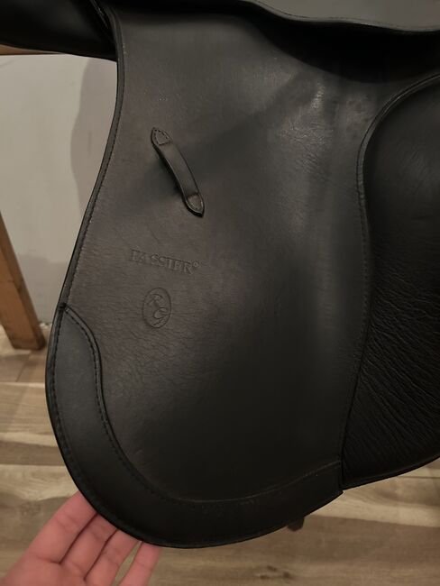 Dressursattel Passier weite Kammer 17,5 verbr. Kopfeisen Friese, Passier GT D, Aki , Dressage Saddle, Edemissen, Image 4