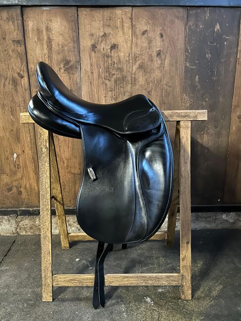 Dressursattel Stübben Aramis II 17,5", Stübben Aramis II , Laura Simon , Dressage Saddle, Baden-Baden 