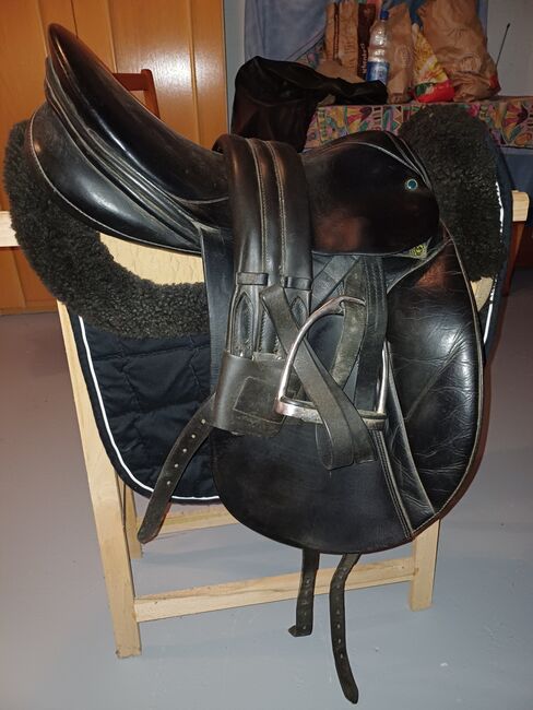 Dressursattel Stübben Skandika 17 Zoll Kammerweite 29, Stübben Skandika, Susanne Kubitza, Dressage Saddle, Gütersloh, Image 3