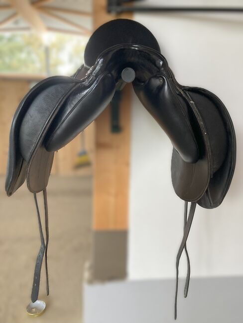Dressage Andaluz - Premium Line Dressur - Glattleder 17,5" schwarz, Iberosattel Dressage Andaluz - Premium Line Dressur, Anja Lenz, Dressage Saddle, Straden, Image 5