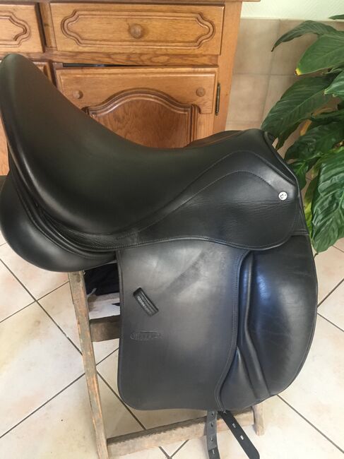 Dressur Sattel 17,5 Bynamic neuwertig mittlere Kammer, Bynamic  Bynamic Dressursattel , Monique , Dressage Saddle, Übach 