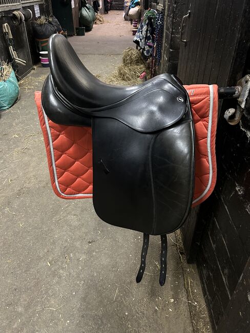 Dressursattel 17,5 Zoll Hemano, Hemano, Jil Sinz, Dressage Saddle, Essen, Image 4