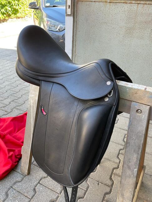 Dressusattel 17,5 Zoll (fällt klein aus) NEUWERTIG, Equipe Emporio, Petra Secondulfo , Dressage Saddle, Temmels