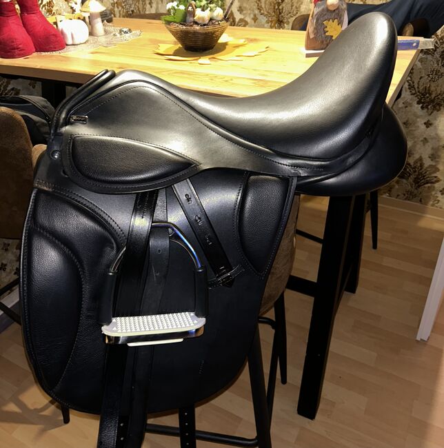 Dressursattel „Favorito“ Verona 18“ Unbenutzt, Patricia Rosenberg , Dressage Saddle, Fürstenberg 