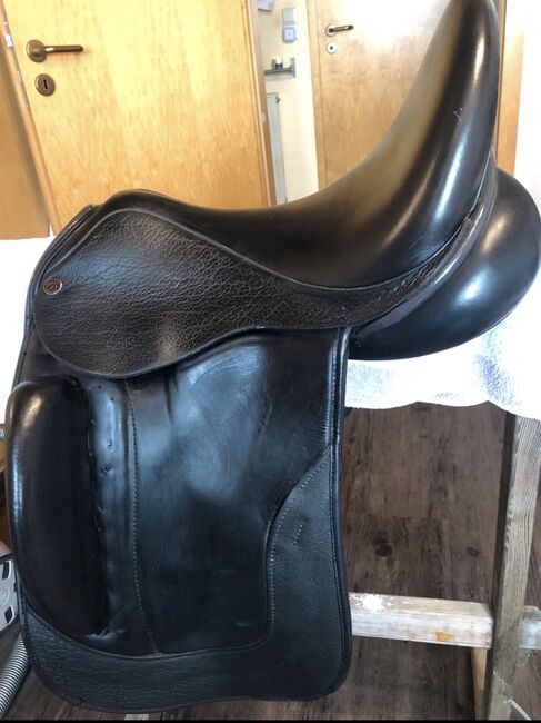 Dressursattel der Vollmaßsattlerei Dresch, Dresch Dressursattel, Lea Decker, Dressage Saddle, Münsingen, Image 5